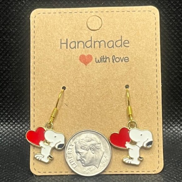 Snoopy Holding Heart Earrings - Picture 3 of 3
